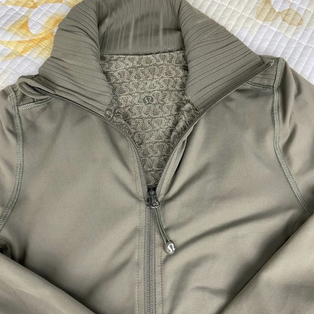 Lululemon Raja Reversible Jacket - Picture 7 of 9